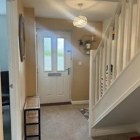 Holiday home 4bh Just Off M6 | Ideal For Contractors & Families