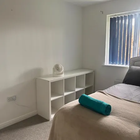 4bh Just Off M6 | Ideal For Contractors & Families Holiday home