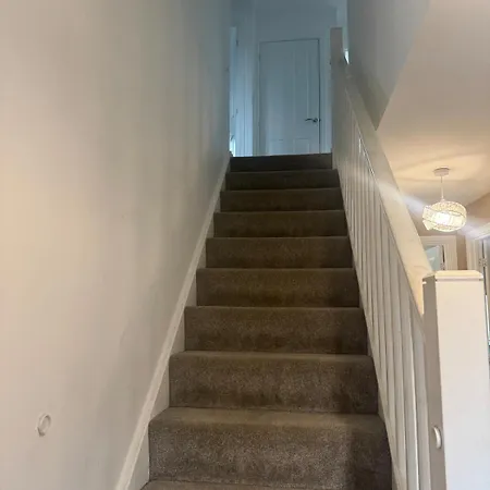 4bh Just Off M6 | Ideal For Contractors & Families Holiday home *